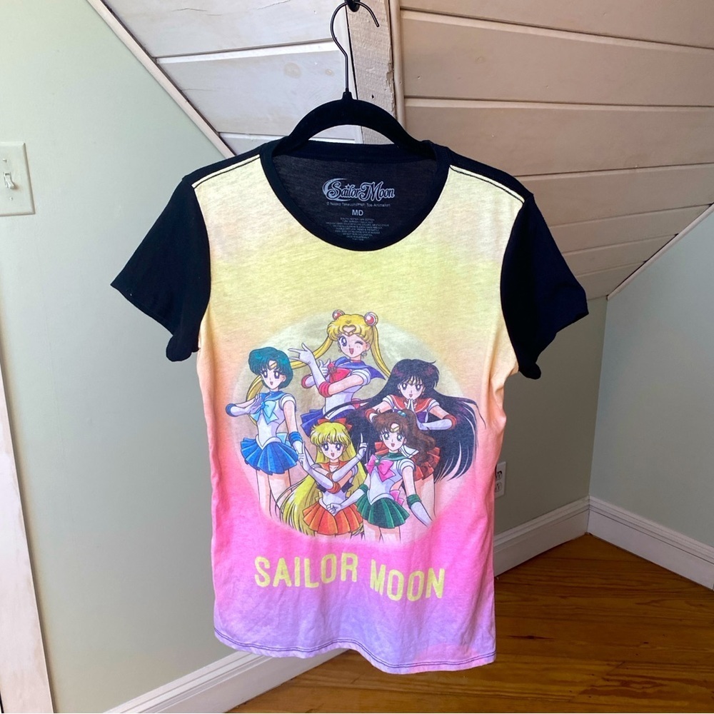 Sailor Moon Graphic T-Shirt Medium - Picture 2 of 9